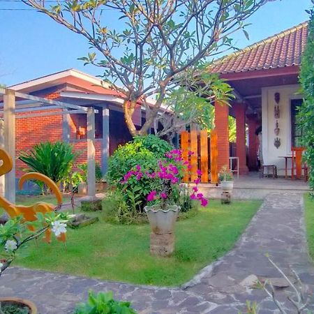 Tunjung Guest House Lovina Beach بوليلينغْ المظهر الخارجي الصورة