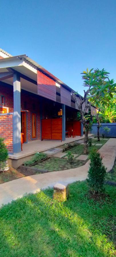 Tunjung Guest House Lovina Beach بوليلينغْ المظهر الخارجي الصورة